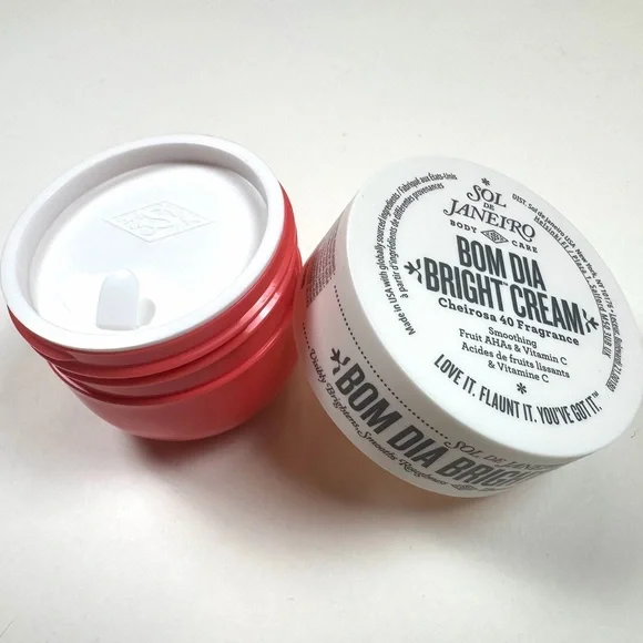 Sol de Janeiro Bom Dia Bright Body Wash Set - Red and White - Picture 4 of 5